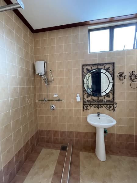 Rumah Banglo untuk Disewa di Batu Ferringhi (Penang) - Yvonne Loh - Bathroom - PropertyGuru.com.my