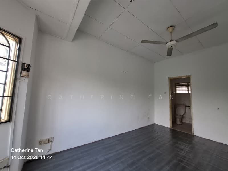 Rumah Teres 2 Tingkat untuk Dijual di Usj 3 (Subang Jaya) - Catherine Tan - Bathroom - PropertyGuru.com.my
