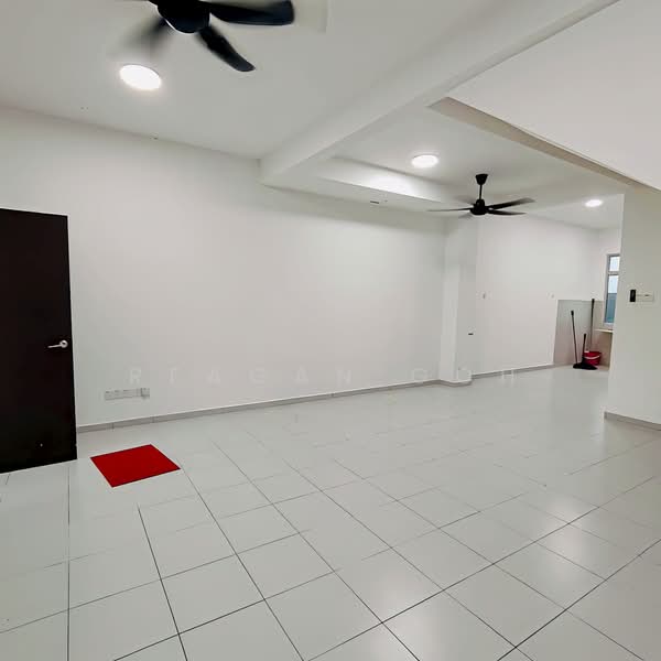 2.5-storey Terraced House for Rent in Taman Scientex Utama (Senai) - Reagan Goh - Living Room - PropertyGuru.com.my