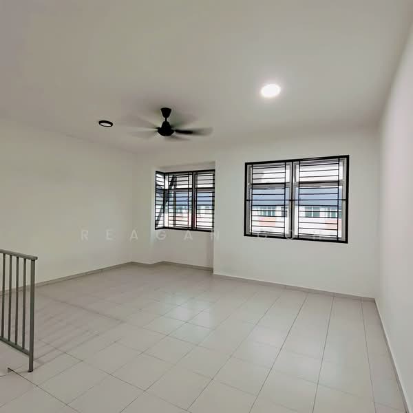 2.5-storey Terraced House for Rent in Taman Scientex Utama (Senai) - Reagan Goh - Living Room - PropertyGuru.com.my