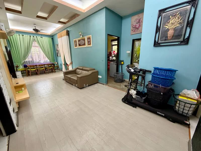 Bungalow for Sale in Kampung Mak Chili (Cukai) - Muhammad Najmi - Living Room - PropertyGuru.com.my