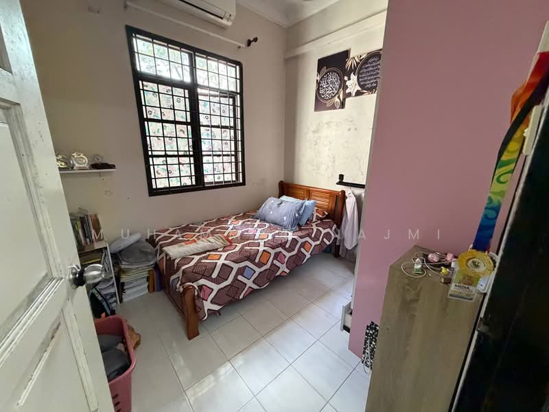 Bungalow for Sale in Kampung Mak Chili (Cukai) - Muhammad Najmi - Bedroom - PropertyGuru.com.my