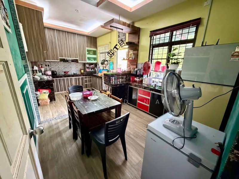 Bungalow for Sale in Kampung Mak Chili (Cukai) - Muhammad Najmi - Kitchen - PropertyGuru.com.my