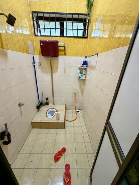 Bungalow for Sale in Kampung Mak Chili (Cukai) - Muhammad Najmi - Bathroom - PropertyGuru.com.my