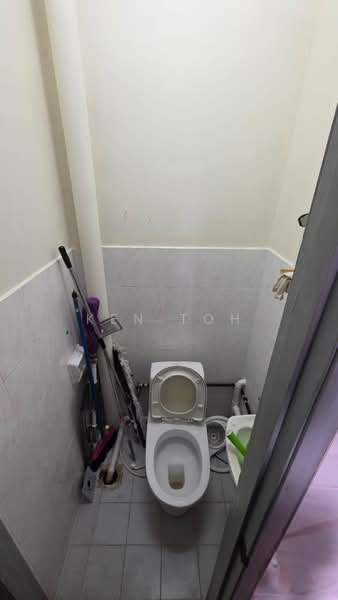 Townhouse for Sale in Jalan Klang Lama (Old Klang Road) (Kuala Lumpur) - Ken Toh - Bathroom - PropertyGuru.com.my
