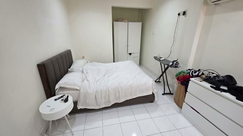 Townhouse for Sale in Jalan Klang Lama (Old Klang Road) (Kuala Lumpur) - Ken Toh - Bedroom - PropertyGuru.com.my