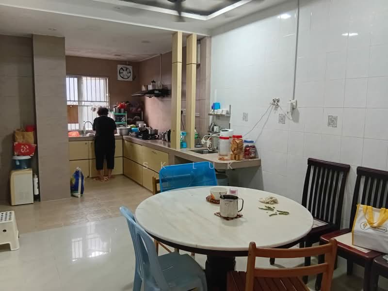 2-storey Terraced House for Sale in Rawang Perdana 2 (Rawang) - SK Luk - Kitchen - PropertyGuru.com.my