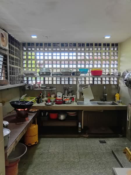 2-storey Terraced House for Sale in Rawang Perdana 2 (Rawang) - SK Luk - Kitchen - PropertyGuru.com.my