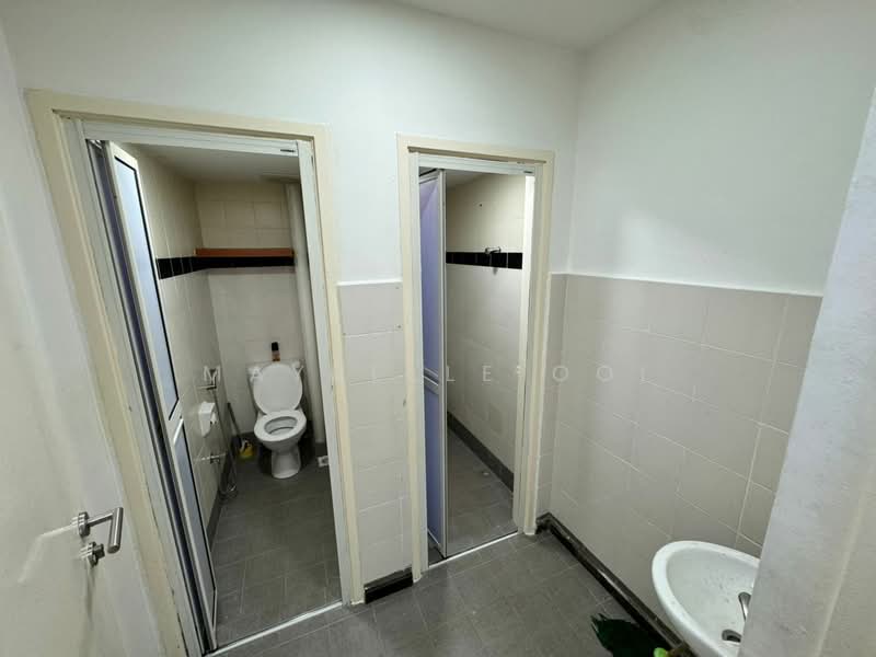 Shop / Office for Rent in Bay Avenue (Bayan Lepas) - Maybelle Ooi - Bathroom - PropertyGuru.com.my