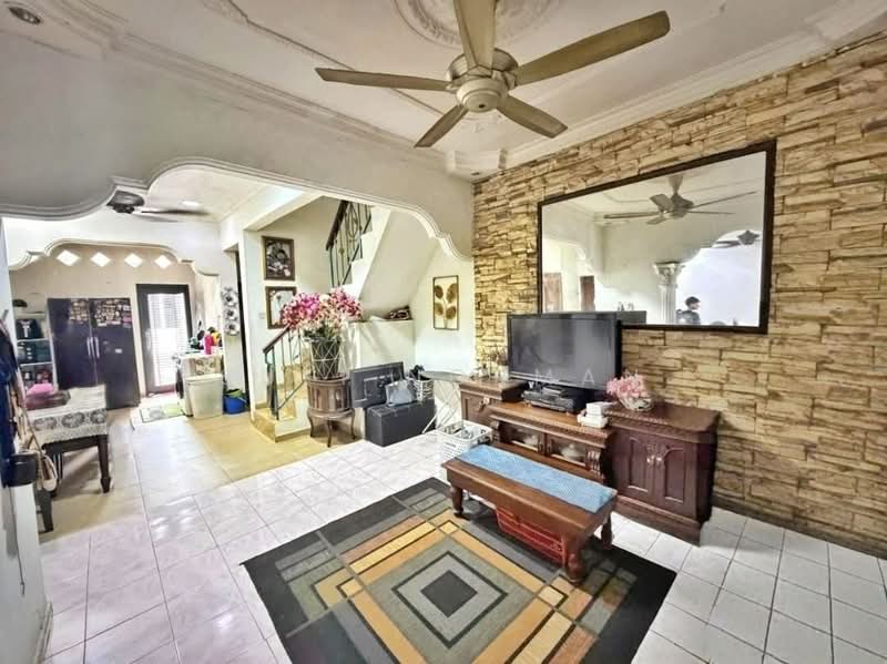 Rumah Teres 1 Tingkat untuk Dijual di Taman Rinting (Masai) - Sufi Norman - Living Room - PropertyGuru.com.my