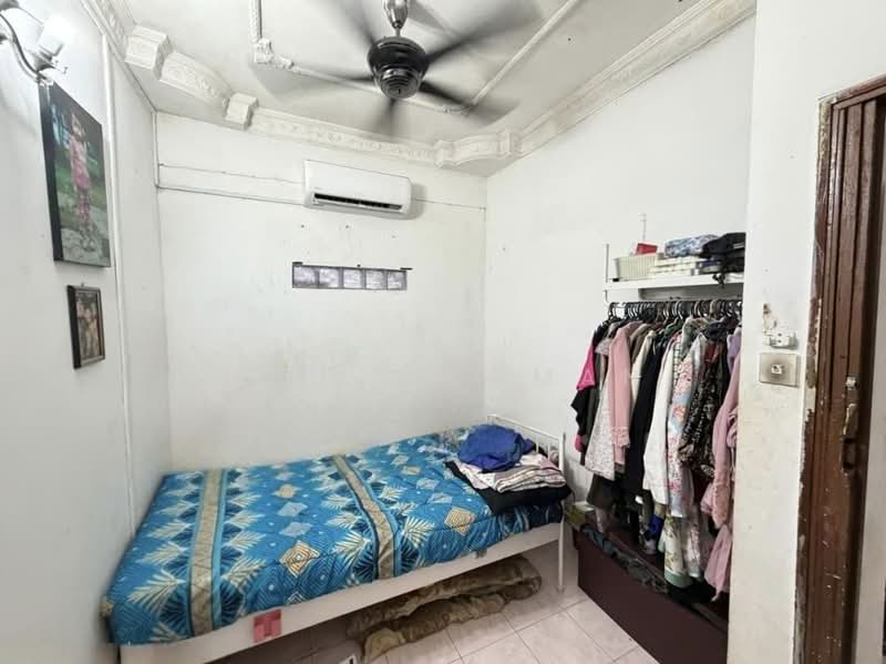 Rumah Teres 1 Tingkat untuk Dijual di Taman Rinting (Masai) - Sufi Norman - Bedroom - PropertyGuru.com.my