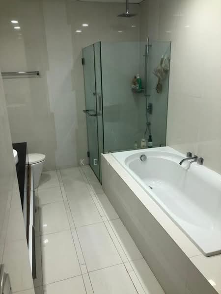 Servis Apartment untuk Disewa di Gateway Kiaramas Residences - Kew . - Bathroom - PropertyGuru.com.my