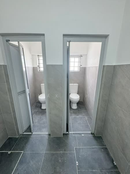 Kilang untuk Disewa di Taman Desa Cemerlang (Ulu Tiram) - Max Loh - Bathroom - PropertyGuru.com.my