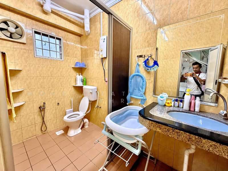 2-storey Terraced House for Sale in Taman Semarak (Kajang) - Mohd Aizat Saiful Bahri - Bathroom - PropertyGuru.com.my