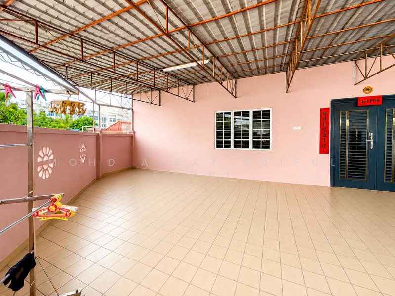2-storey Terraced House for Sale in Taman Semarak (Kajang) - Mohd Aizat Saiful Bahri - Balcony - PropertyGuru.com.my