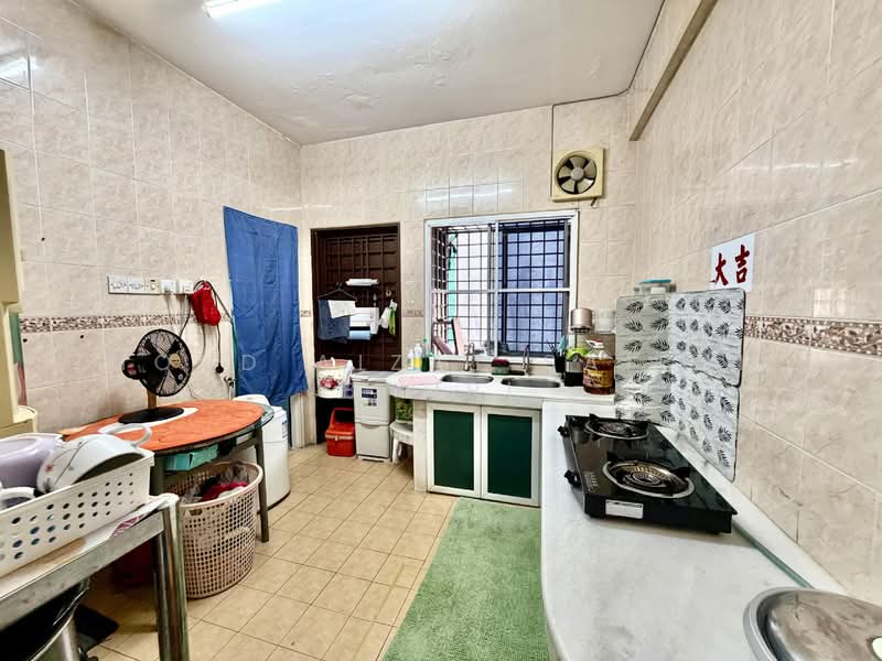 2-storey Terraced House for Sale in Taman Semarak (Kajang) - Mohd Aizat Saiful Bahri - Kitchen - PropertyGuru.com.my