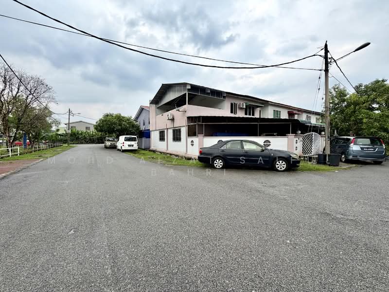 2-storey Terraced House for Sale in Taman Semarak (Kajang) - Mohd Aizat Saiful Bahri - Exterior - PropertyGuru.com.my