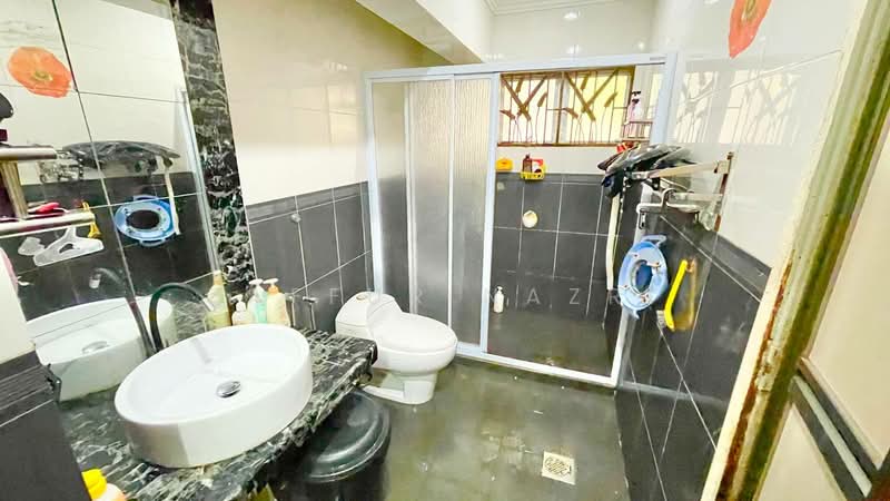 Rumah Berkembar untuk Dijual di Shah Alam (Selangor) - Zaffur Nazri - Bathroom - PropertyGuru.com.my