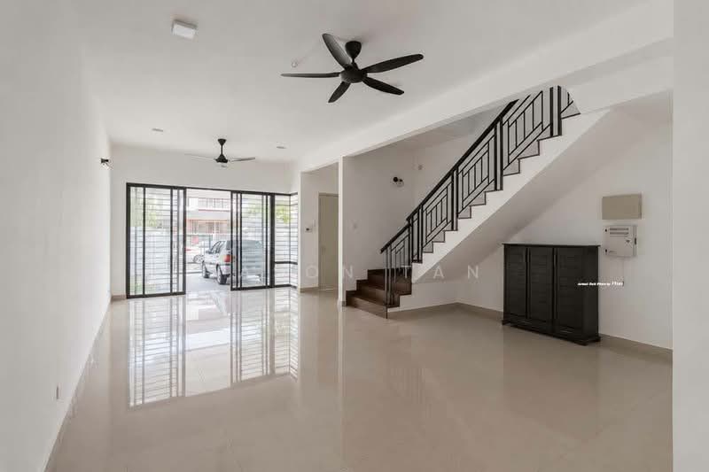 Rumah Teres untuk Disewa di Bandar Bukit Raja (Klang) - Jason Tan - Living Room - PropertyGuru.com.my