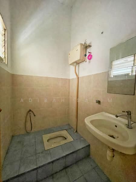 2-storey Terraced House for Sale in Bandar Nusaputra (Puchong) - Adibah Salim - Bathroom - PropertyGuru.com.my