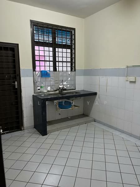 Rumah Teres 2 Tingkat untuk Disewa di Permas Jaya (Johor) - Alfred Yap - Kitchen - PropertyGuru.com.my