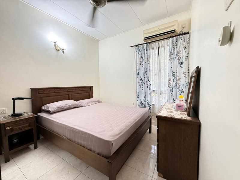 Semi-Detached House for Sale in Taman Setia 2 (Balakong) - Siti Mariam - Bedroom - PropertyGuru.com.my