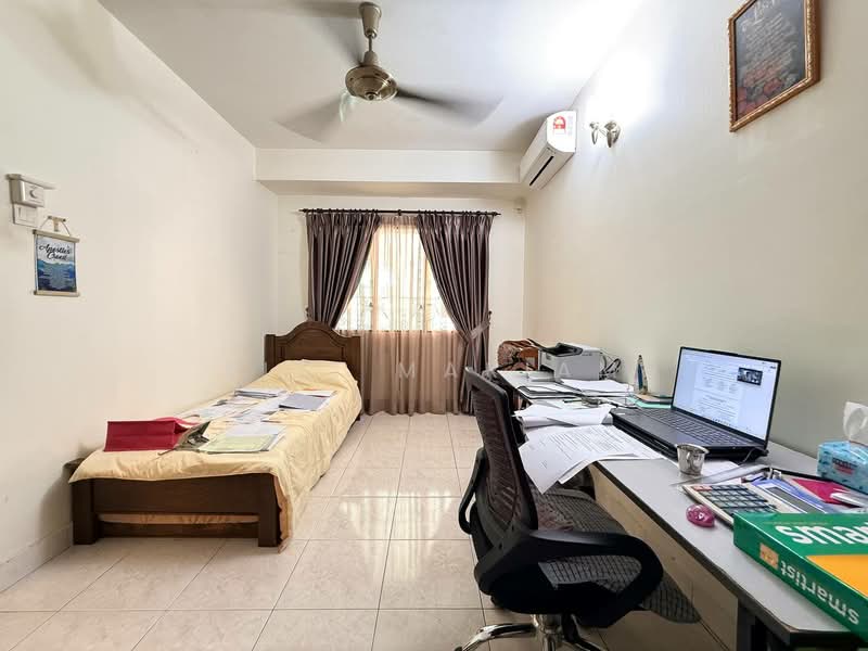 Semi-Detached House for Sale in Taman Setia 2 (Balakong) - Siti Mariam - Bedroom - PropertyGuru.com.my