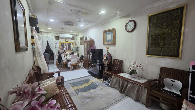Terraced House for Sale in Batu 9 (Cheras) - Ahmad Zawawi Hashim - Living Room - PropertyGuru.com.my