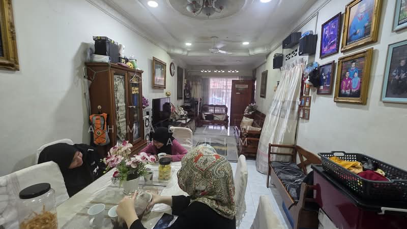 Terraced House for Sale in Batu 9 (Cheras) - Ahmad Zawawi Hashim - Living Room - PropertyGuru.com.my