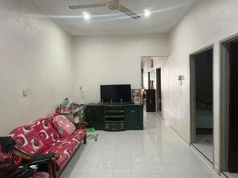 Rumah Berkembar untuk Dijual di Taman Sri Genting (Balik Pulau) - Ng Jit Sin - Living Room - PropertyGuru.com.my