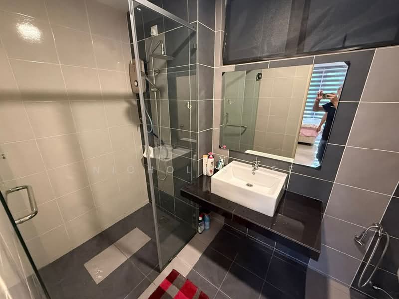 Kondominium untuk Dijual di Upper East @ Tiger Lane - Nicholas Lee - Bathroom - PropertyGuru.com.my