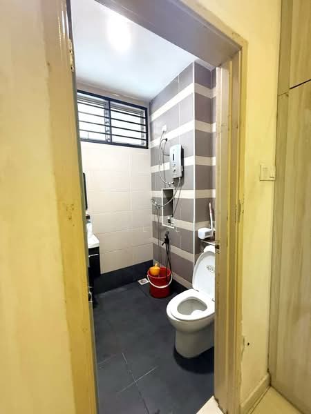 Rumah Teres 2 Tingkat untuk Dijual di Taman Dato' Chellam (Ulu Tiram) - Karl Lim - Bathroom - PropertyGuru.com.my