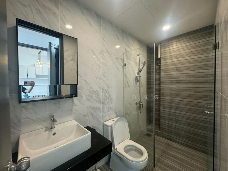 Servis Apartment untuk Disewa di Emporis - Serene Ong - Bathroom - PropertyGuru.com.my