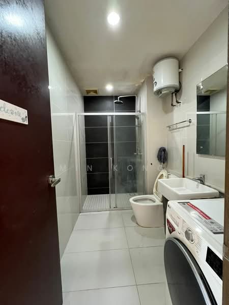 Condominium for Rent at Amberside @ Country Garden Danga Bay - Min Kong - Bathroom - PropertyGuru.com.my