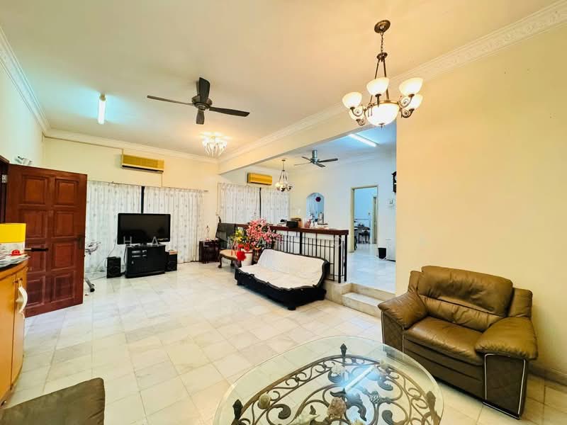 2-storey Terraced House for Sale in Bukit Jelutong (Shah Alam) - Hazeman Omar - Living Room - PropertyGuru.com.my