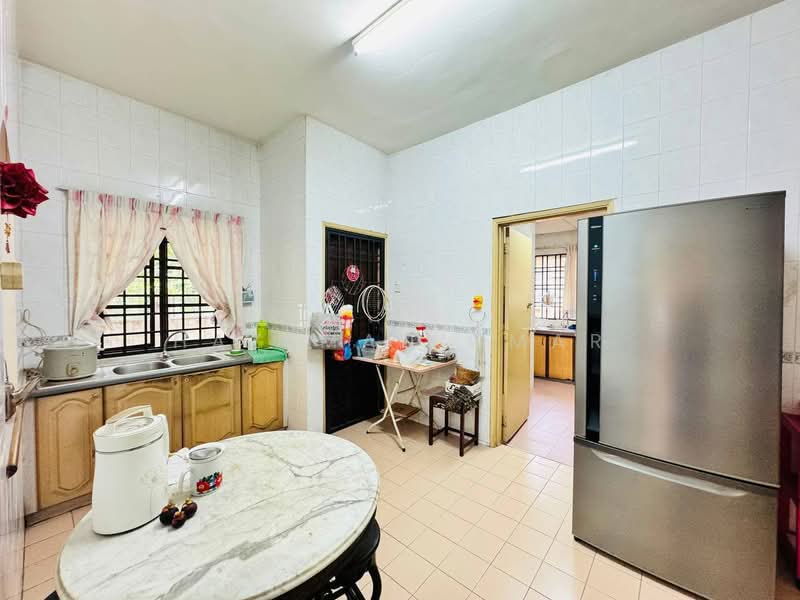 2-storey Terraced House for Sale in Bukit Jelutong (Shah Alam) - Hazeman Omar - Kitchen - PropertyGuru.com.my