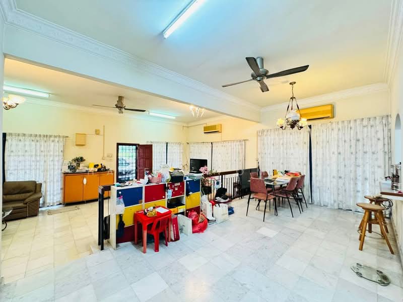2-storey Terraced House for Sale in Bukit Jelutong (Shah Alam) - Hazeman Omar - Living Room - PropertyGuru.com.my