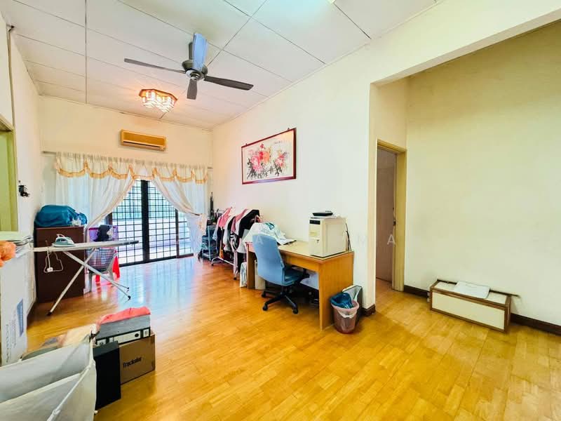 2-storey Terraced House for Sale in Bukit Jelutong (Shah Alam) - Hazeman Omar - Living Room - PropertyGuru.com.my