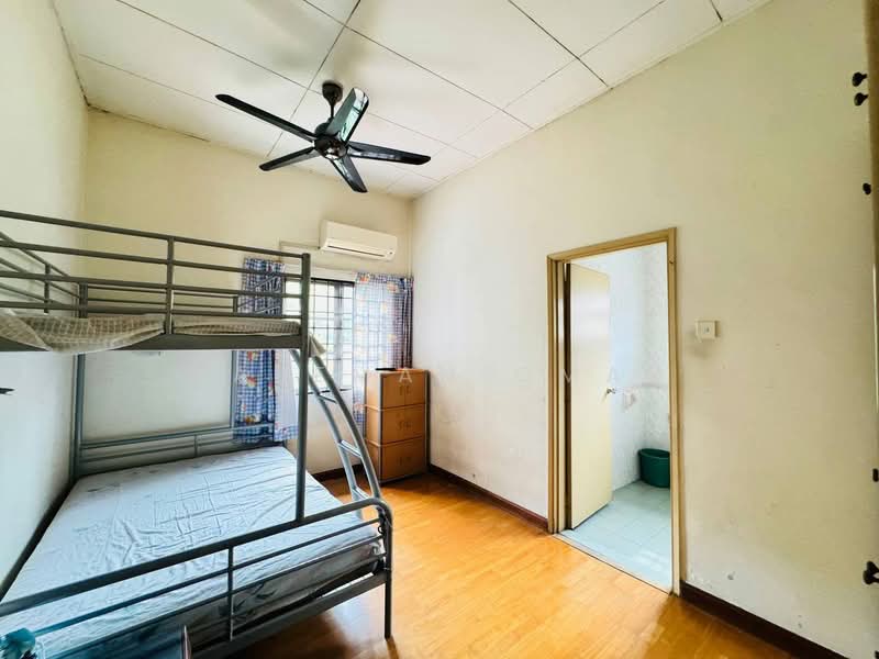 2-storey Terraced House for Sale in Bukit Jelutong (Shah Alam) - Hazeman Omar - Bedroom - PropertyGuru.com.my