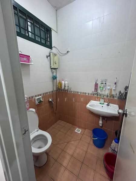 2.5-storey Terraced House for Sale in Taman Gaya (Ulu Tiram) - Jennifer Ng - Bathroom - PropertyGuru.com.my
