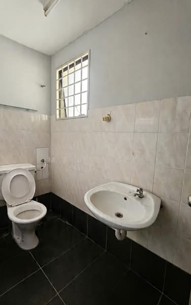Rumah Teres 2 Tingkat untuk Dijual di Alam Damai (Cheras) - Melinda Goh - Bathroom - PropertyGuru.com.my