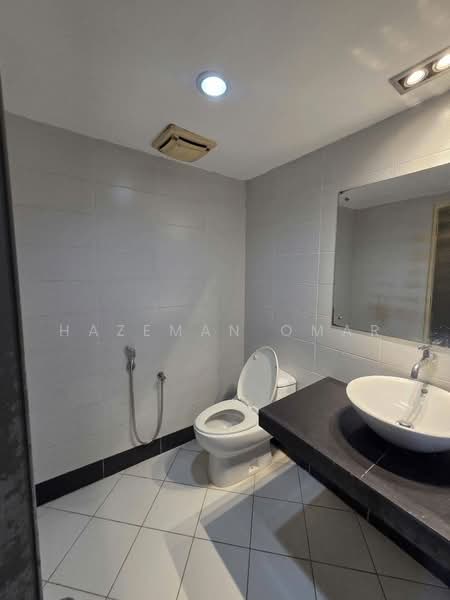 Condominium for Sale at Sri Alam Condominium - Hazeman Omar - Bathroom - PropertyGuru.com.my