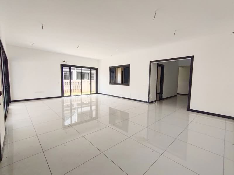 Semi-Detached House for Sale in Shah Alam (Selangor) - NORFADILAH ZAINUDDIN - Living Room - PropertyGuru.com.my