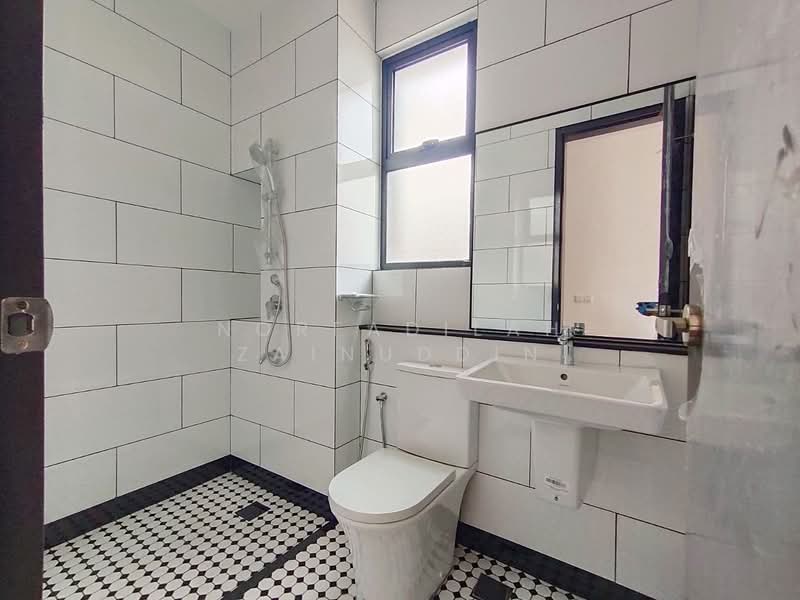 Semi-Detached House for Sale in Shah Alam (Selangor) - NORFADILAH ZAINUDDIN - Bathroom - PropertyGuru.com.my