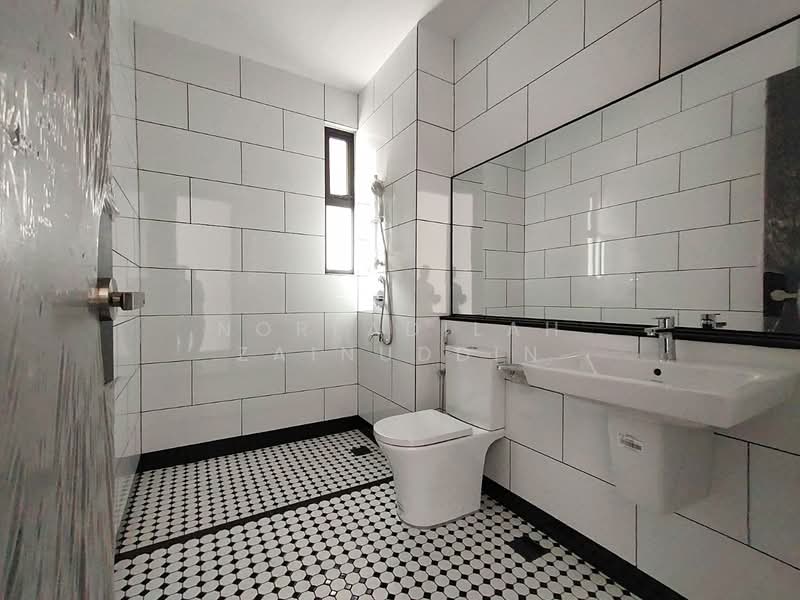 Semi-Detached House for Sale in Shah Alam (Selangor) - NORFADILAH ZAINUDDIN - Bathroom - PropertyGuru.com.my
