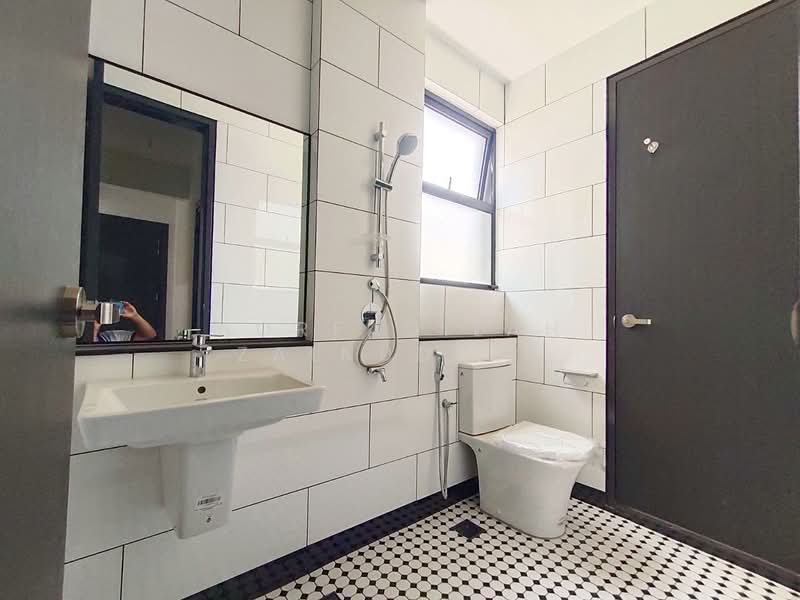 Semi-Detached House for Sale in Shah Alam (Selangor) - NORFADILAH ZAINUDDIN - Bathroom - PropertyGuru.com.my