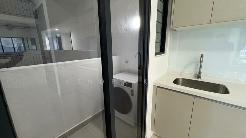 Kondominium untuk Disewa di Skyline KL - Kendra Kam - Balcony - PropertyGuru.com.my