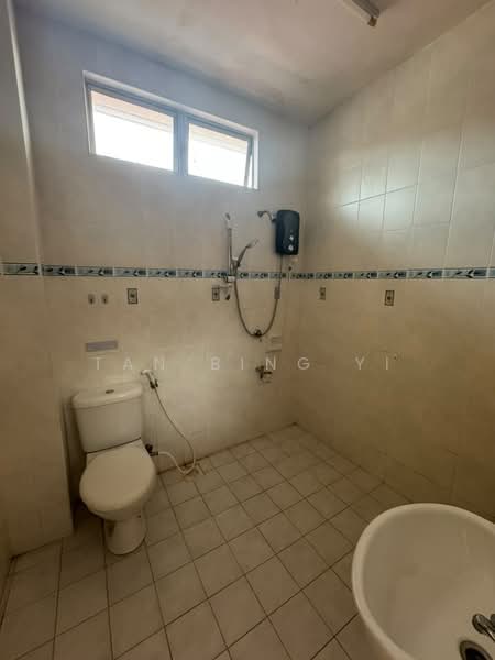 Rumah Teres 2 Tingkat untuk Dijual di Taman Austin Perdana (Tebrau) - Tan Bing Yi - Bathroom - PropertyGuru.com.my