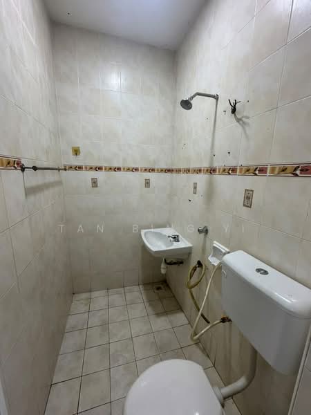 Rumah Teres 2 Tingkat untuk Dijual di Taman Austin Perdana (Tebrau) - Tan Bing Yi - Bathroom - PropertyGuru.com.my