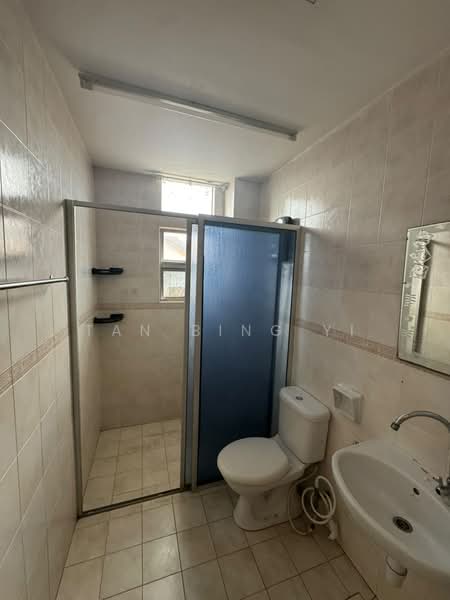 Rumah Teres 2 Tingkat untuk Dijual di Taman Austin Perdana (Tebrau) - Tan Bing Yi - Bathroom - PropertyGuru.com.my